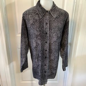Classic Element Collection animal print long sleeve blouse size Large